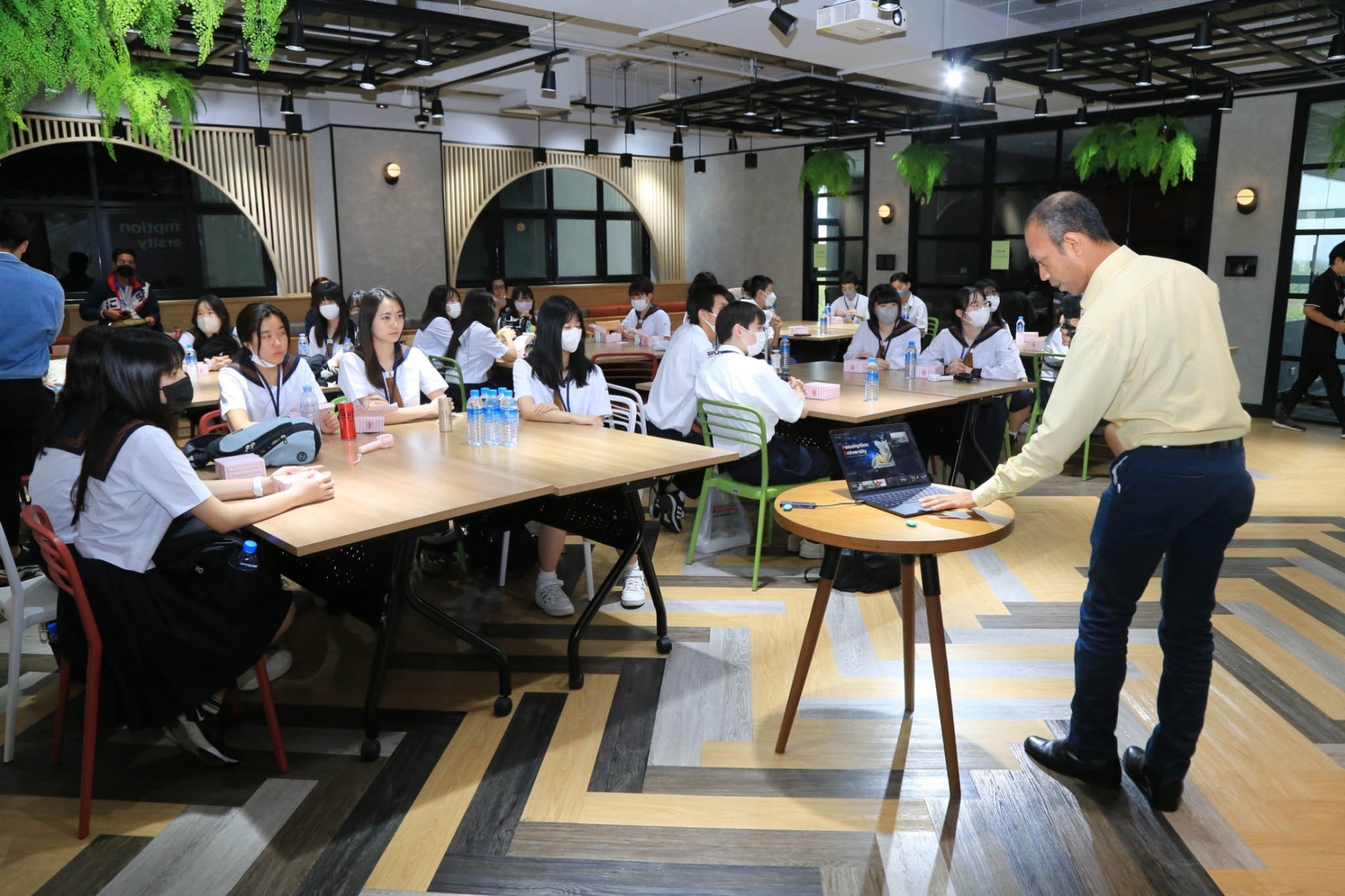 LINE_ALBUM_ABAC-2_230320_54