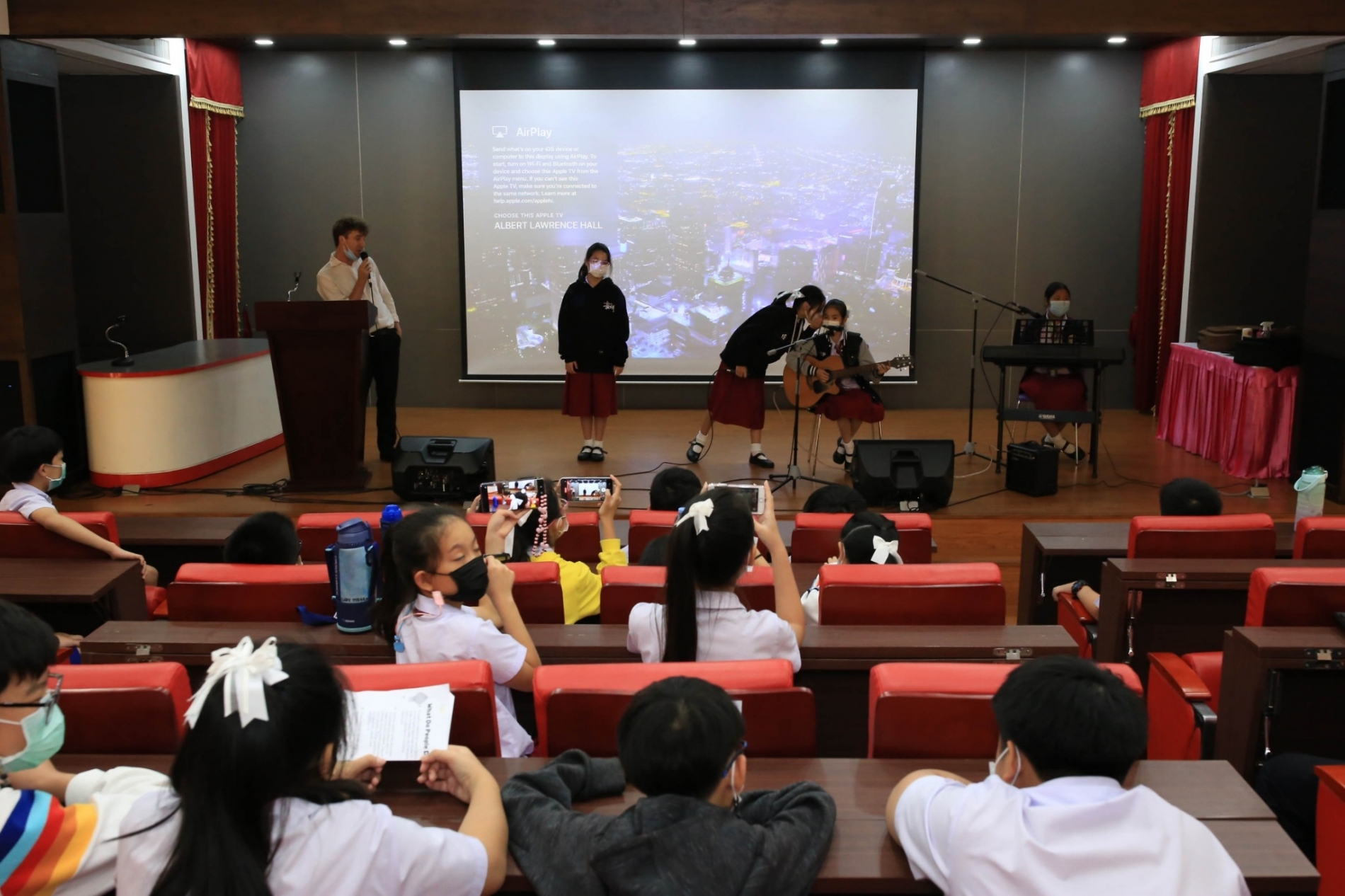 LINE_ALBUM_230210_54