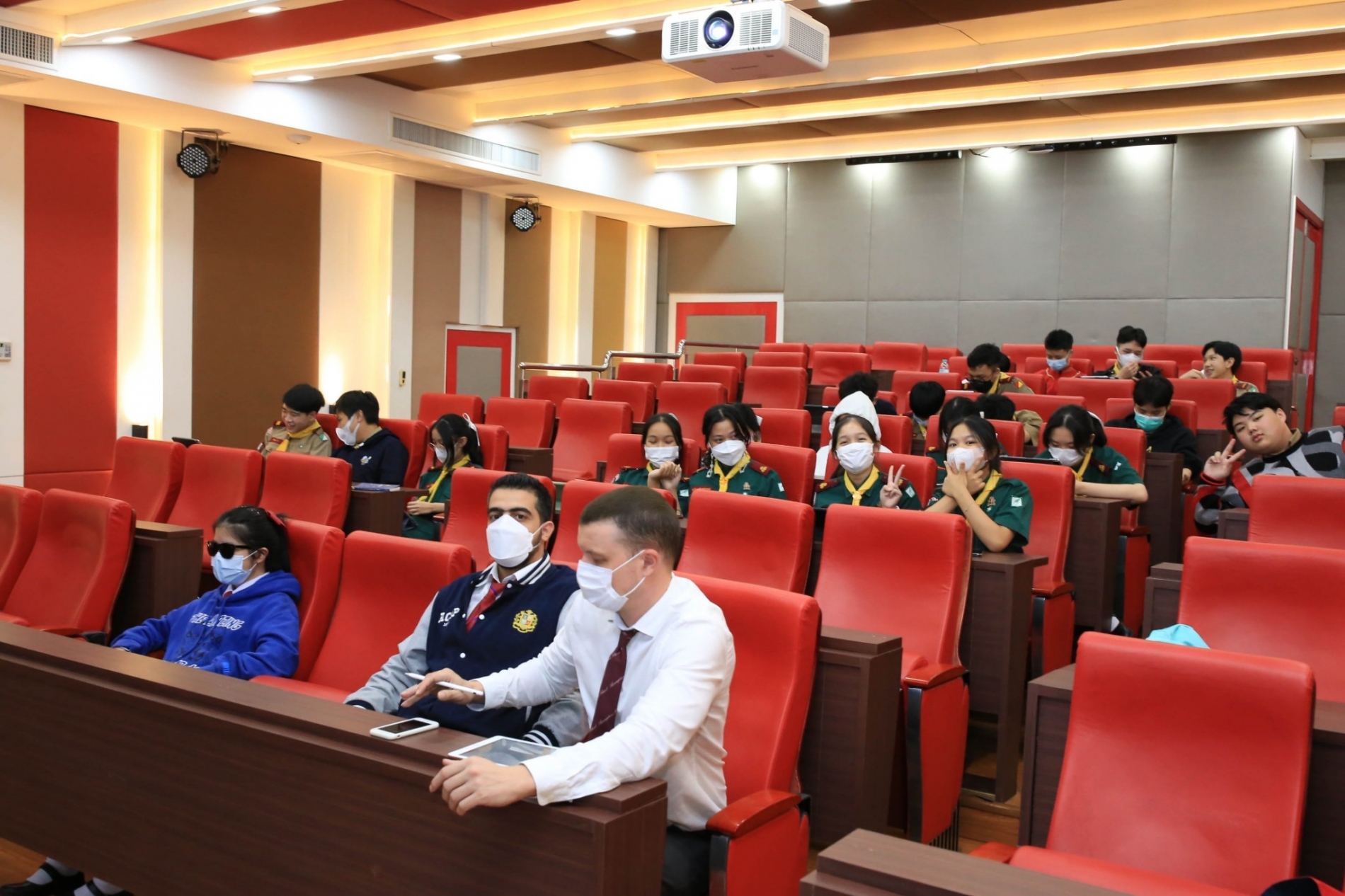 LINE_ALBUM_230210_69