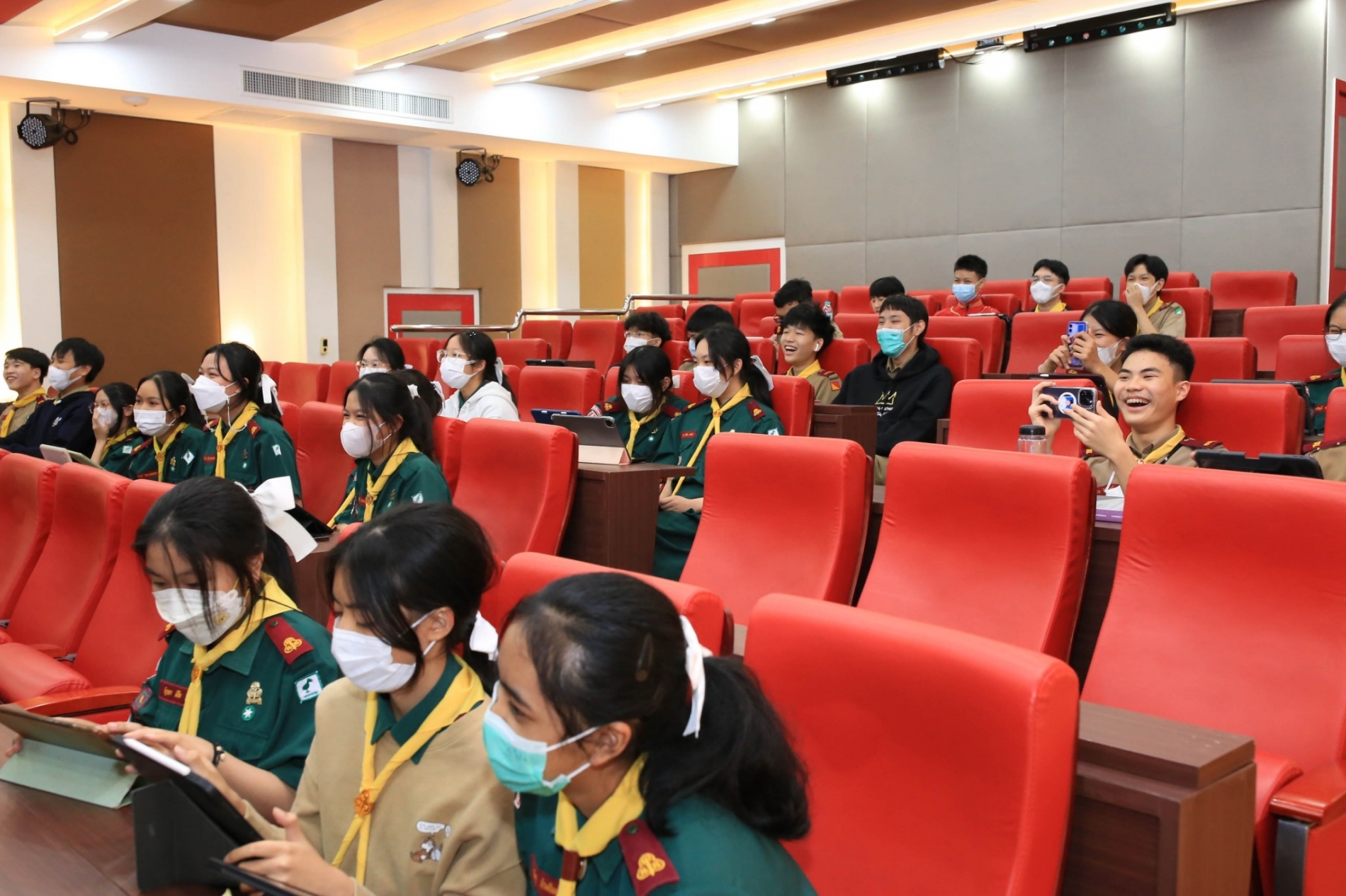 LINE_ALBUM_230210_77