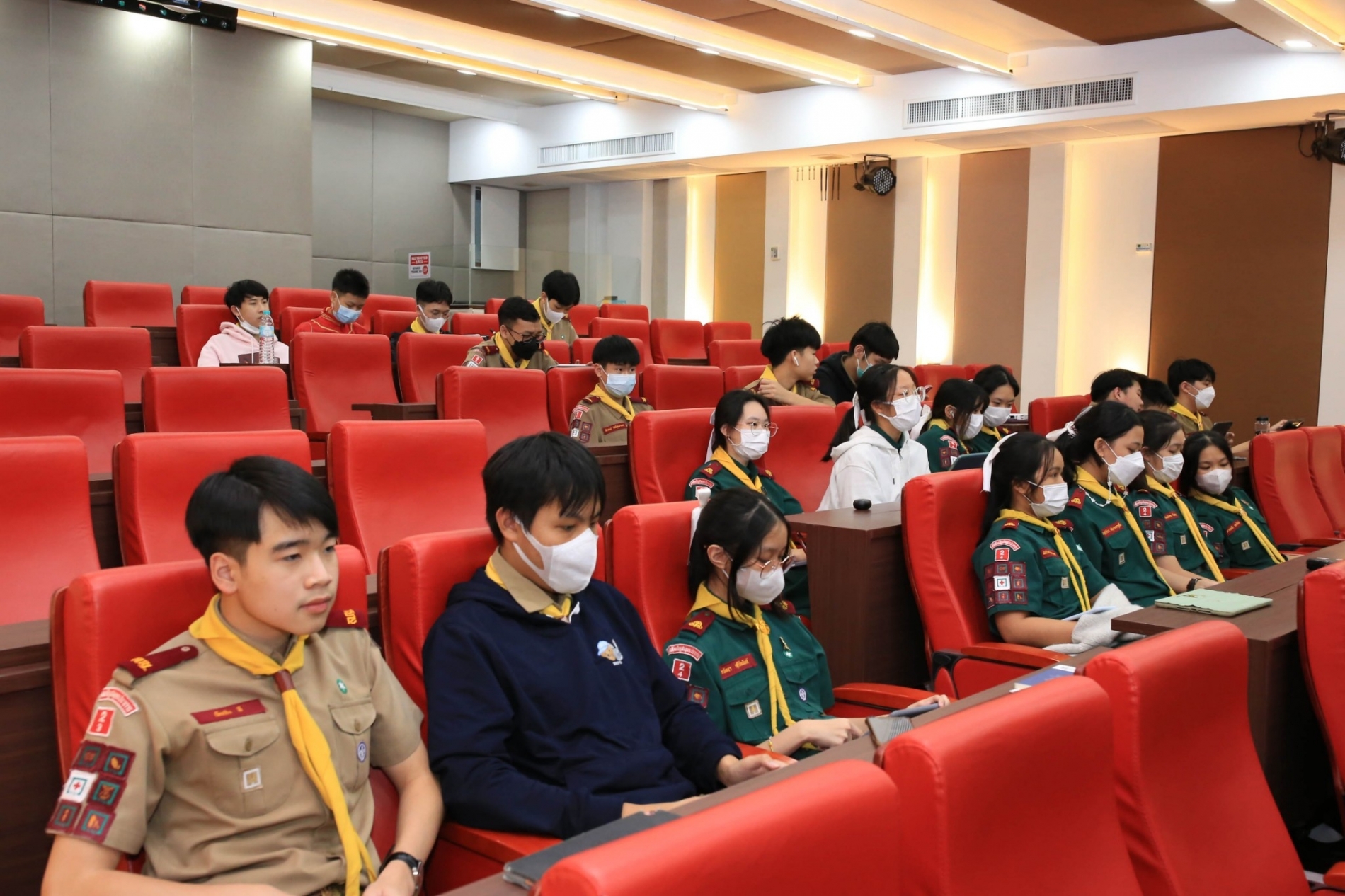 LINE_ALBUM_230210_85
