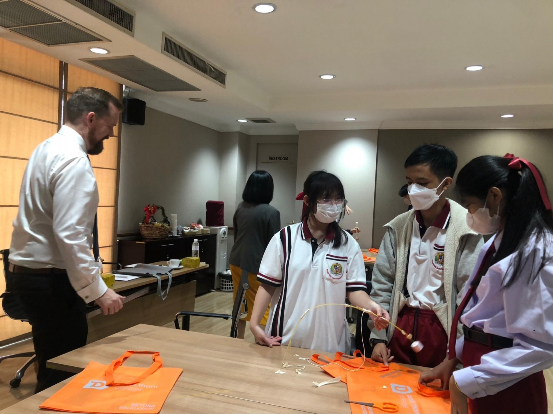 LINE_ALBUM_230606_33