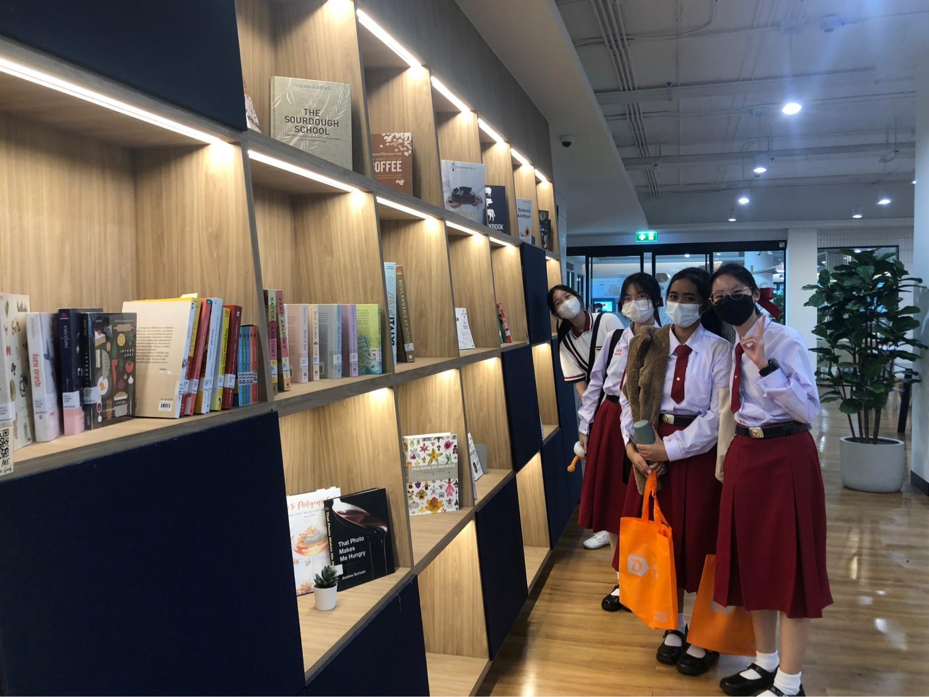 LINE_ALBUM_230606_51