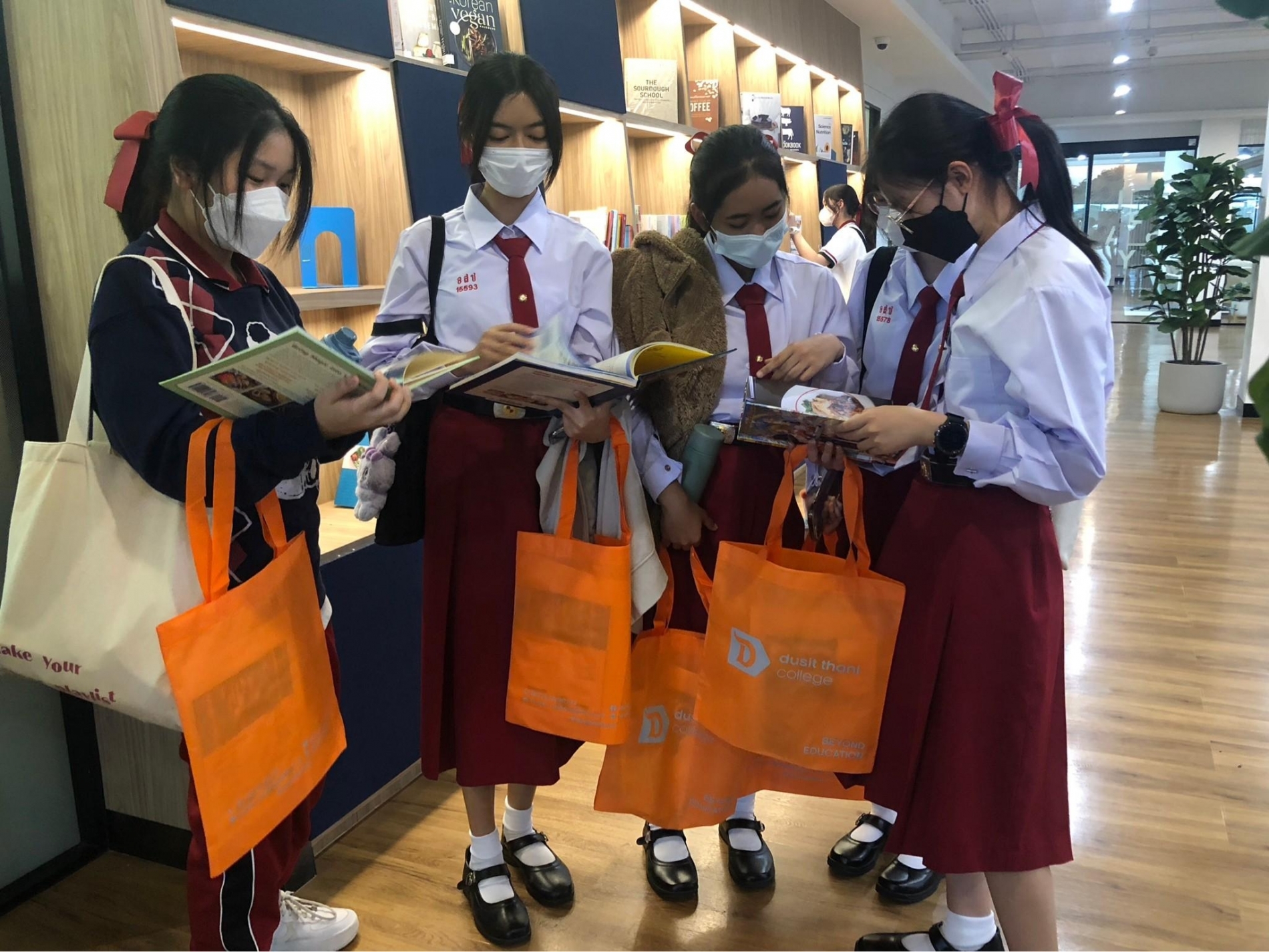 LINE_ALBUM_230606_52