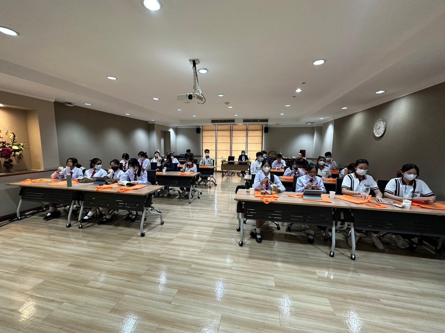 LINE_ALBUM_230606_61