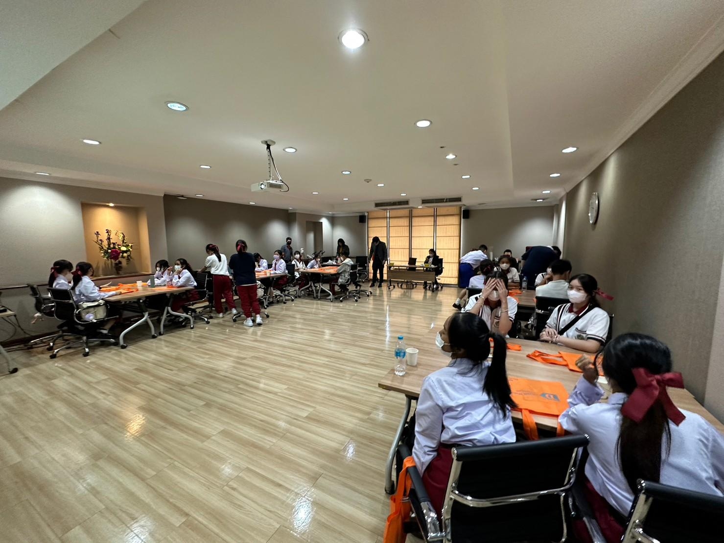 LINE_ALBUM_230606_75