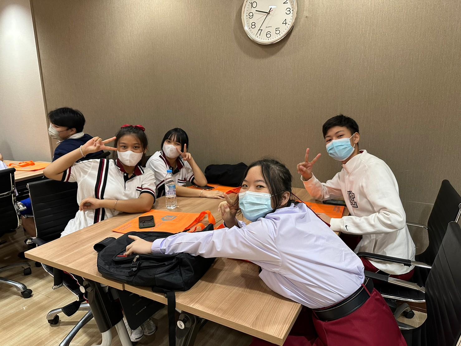 LINE_ALBUM_230606_77