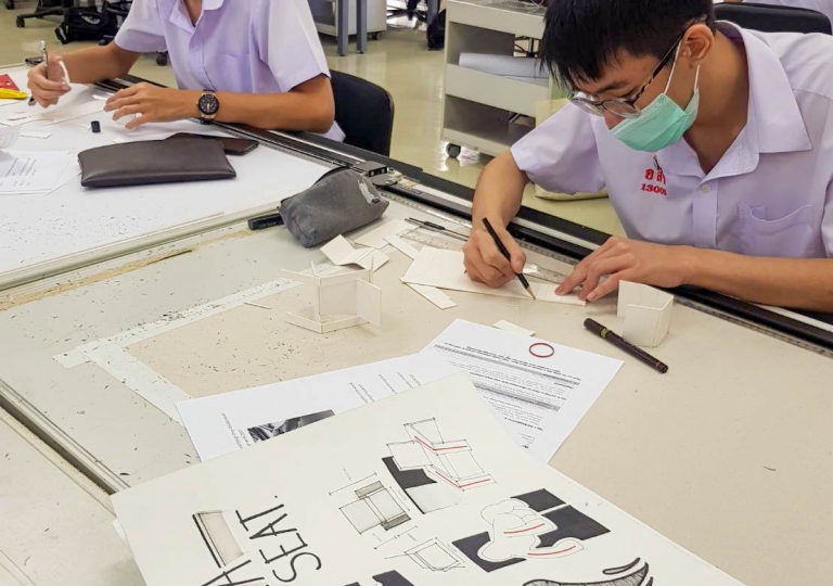 ACSP School – English Program students are given the opportunity to participate in AAU.DSGN “IAAU Highschool Workshop creative innovation” and submit their pieces for scholarship, November 10, 2020.