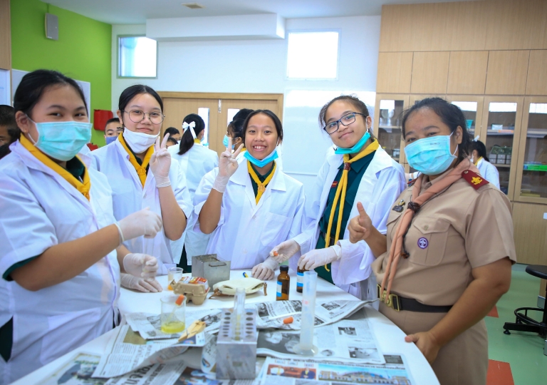 Albert Einstein Laboratory – Mr. Anish Soni, EP Biology teacher, conducted the Food Testing (Nutrients) activity for Secondary 1 learners in their selective (SMART) subject, August 25, 2020.