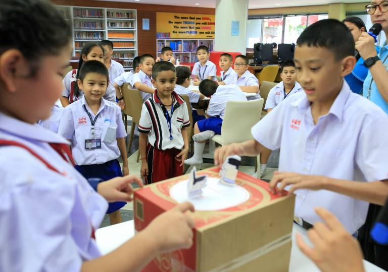 August 14, 2019 Discovery Center Activity  is called “Sumo”. It’s a Japanese Sport wherein the two players tap the box where the paper sumo is standing. Whose paper sumo falls down first is the loser of this game.