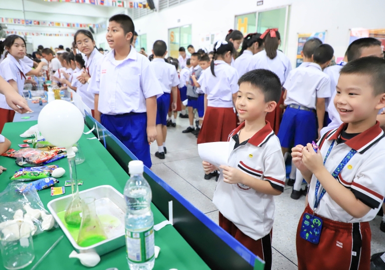 August 20-21, 2019 English Program Science Week 2019 Fair Both Activity