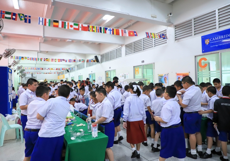 August 20-21, 2019 English Program Science Week 2019 Fair Both Activity