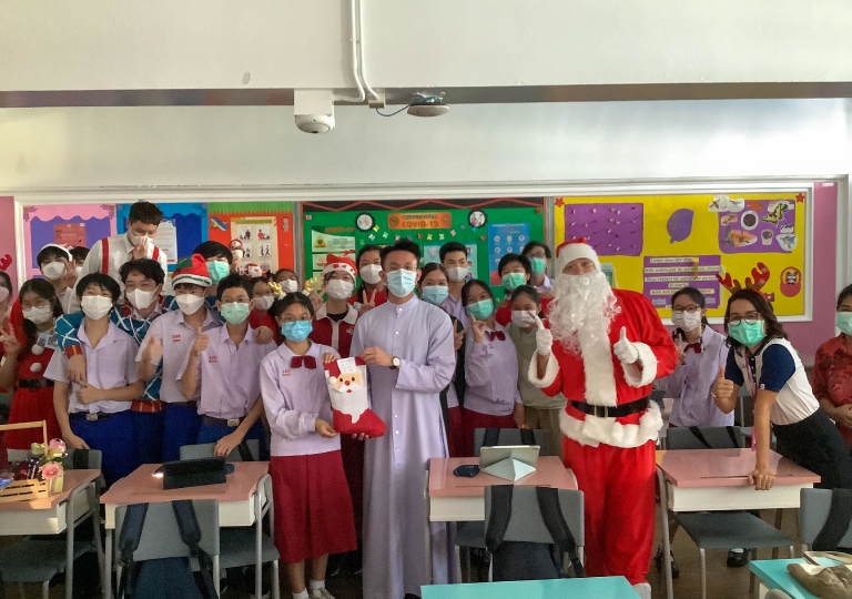 Led by the Discipline Affairs, student representatives and ambassador, EP Secondary level celebrated “Christmas: Sweetness Overload!”, a season of sharing blessings and merry wishes in EP.