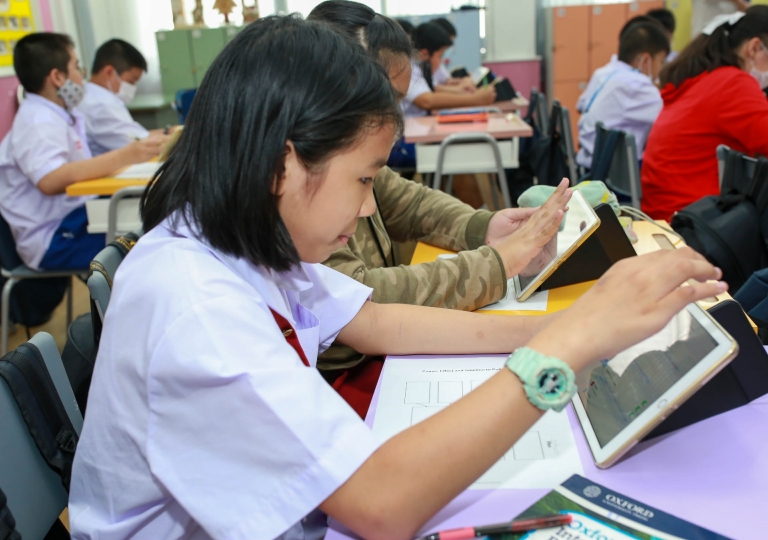 St. Gabriel Building – English Program Primary 6 learners have a pollution project, designed by Ms. Madison Baumstimler, to learn how to explore in depths the cause and effect of pollutions to the environment and the solutions for it, July 29, 2020.