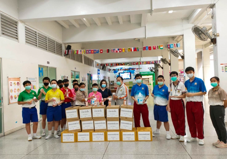 St. Gabriel Building – English Program received donations from the parents of Sattawat Uttamang, P.6/7 student. This joyful event was shared by EP family, March 4, 2021.