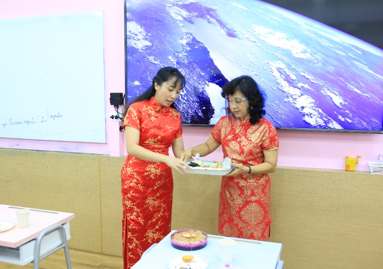 St. Gabriel Building – EP Primary 1 students led by Ms. Yan Ping Zhao and Ms. Chanya Sunthorntruek celebrated the Mid-Autumn Chinese Festival to show what they learnt about Chinese traditions in their class, September 28, 2020.