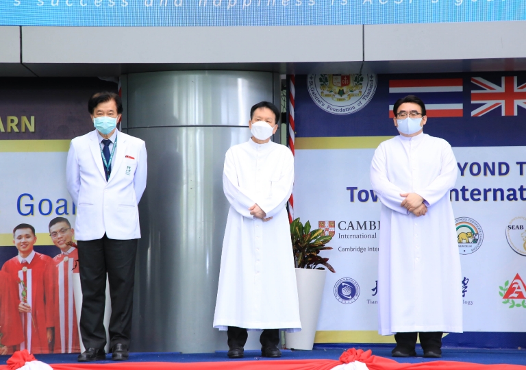 Everyone Can Be a Hero in coordination with Sikarin Hospital from 4 July – 24 August. There were 3 goals set for this project: students from Primary 1 to Secondary 6 had to attend the lecture on “Choking: First Aid and CPR (resuscitation)”