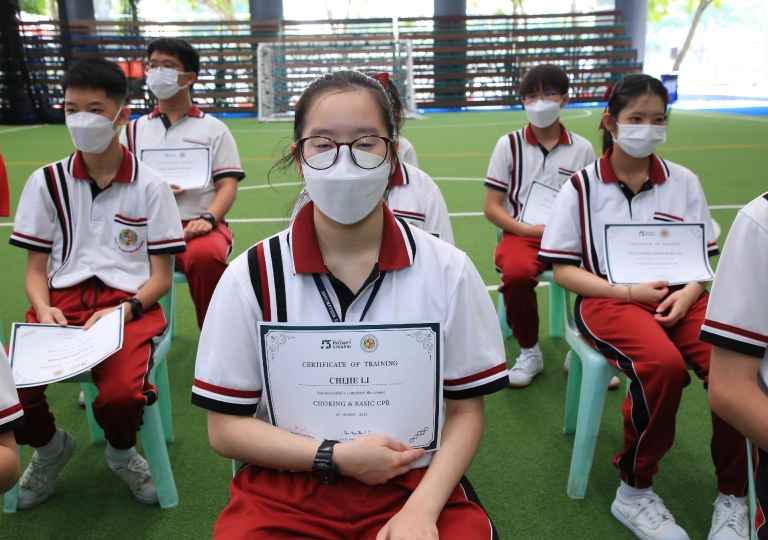  Everyone Can Be a Hero in coordination with Sikarin Hospital from 4 July – 24 August. There were 3 goals set for this project: students from Primary 1 to Secondary 6 had to attend the lecture on “Choking: First Aid and CPR (resuscitation)”