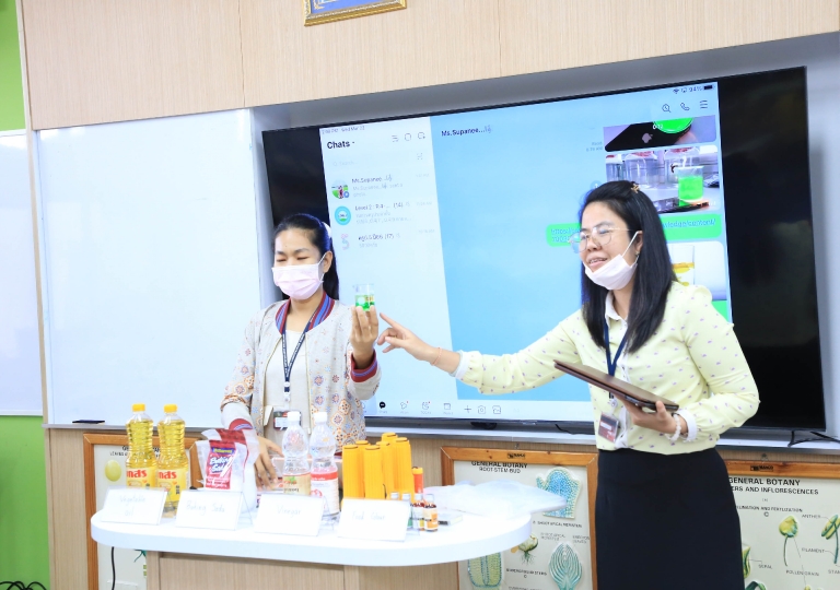 The Primary Science Toys Club, with Miss Pensri Phengpala and Miss Supanee Nilprapai, had 2 fun and interesting experiments, “Float your Boat” and “Lava Lamp” on 21 and 23 March 2023, respectively.