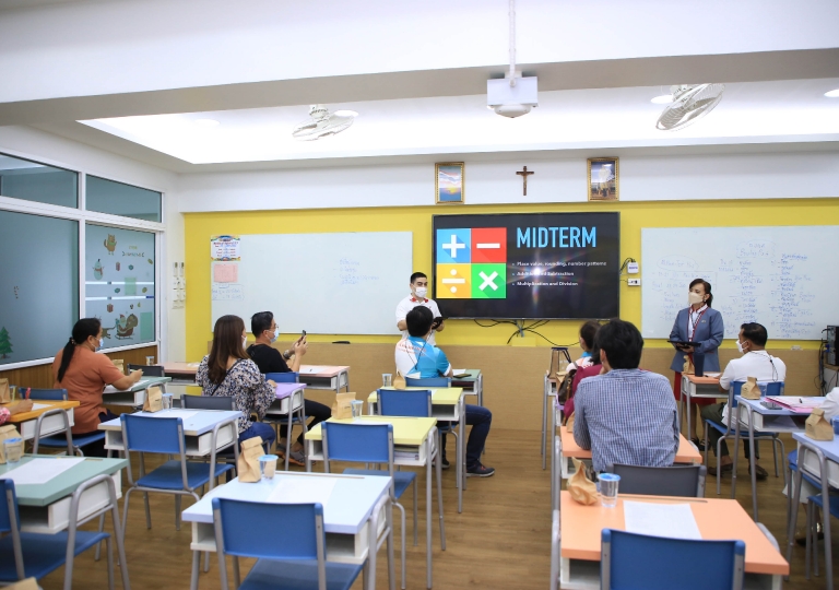 ACSP EP led by the school director, Bro. Dr. Monthol Prathumarach, held its PTA Primary: 1st Home & School Union Day last Sunday, 12 June 2022, for teachers to give students’ updates and relevant information to the parents.