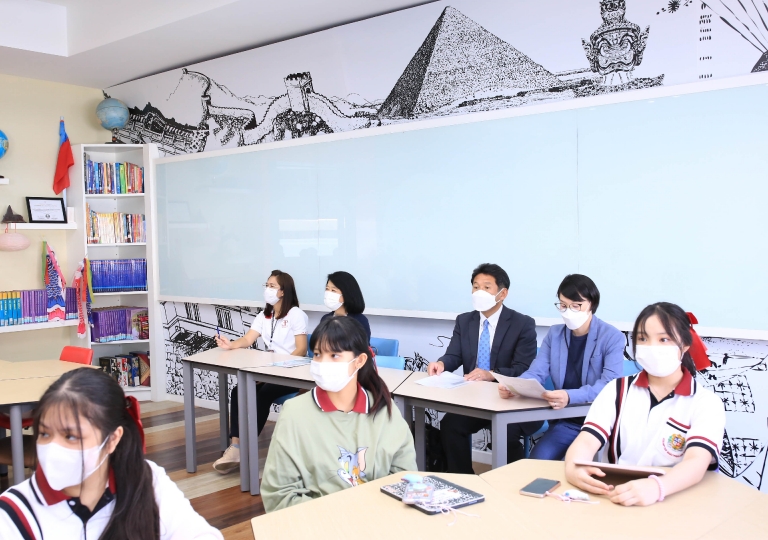 ACSP led by Bro. Manit Sakonthawat, Vice Director, welcomed 2 distinguished visitors from Kanto Gakuin Mutsuura (KGM), Japan, Mr. Tsutomu Nakata, KGM Vice Director and Ms. Miho Tsutsui, General manager GLE class