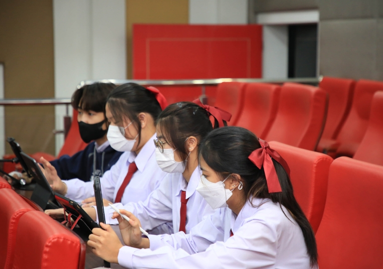 Albert Lawrence Hall – Secondary 6 learners displayed their knowledge and confidence in the EIS Presentation: Speak for your Health activity planned by Mr. Phil Durham.