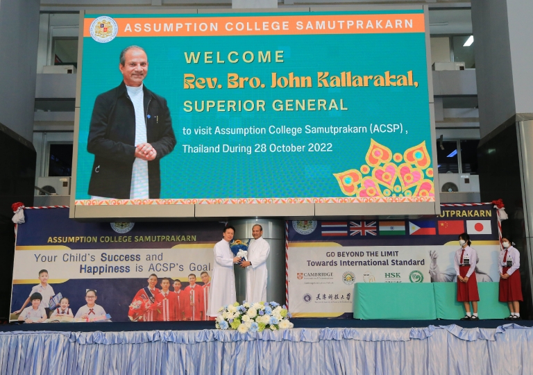 Bro. Dr. Monthol Prathumarach, school director, and vice directors Bro. Manit Sakonthawat and Bro. Pittaya Tueaita held a welcoming ceremony for Reverend Brother John Kallarakal, Superior General, St. Garbriel, on 28 October 2022.