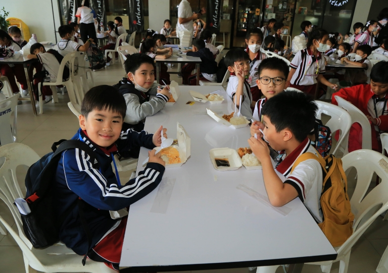 Chang Wat Pathum Thani – Primary 2 learners had an exciting time exploring the Rama IX Museum which was opened for public viewing last 2019.
