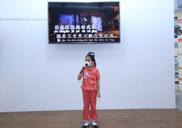 English Program celebrated the Mid-Autumn Chinese Festival (中秋快乐 Zhōng qiū kuài lè!) also known as the Mooncake Festival on 9 September 2022. This festival has been observed by many across the globe for more than 3,000 years.