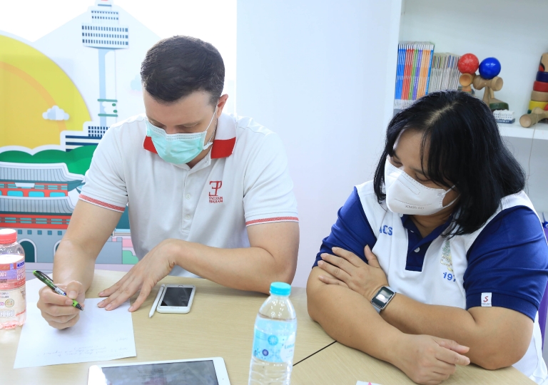 English Program Heads of Subject (English, Mathematics, and Social Studies) held the “Teacher training: Best Practices for Teaching-Learning Processes.” 