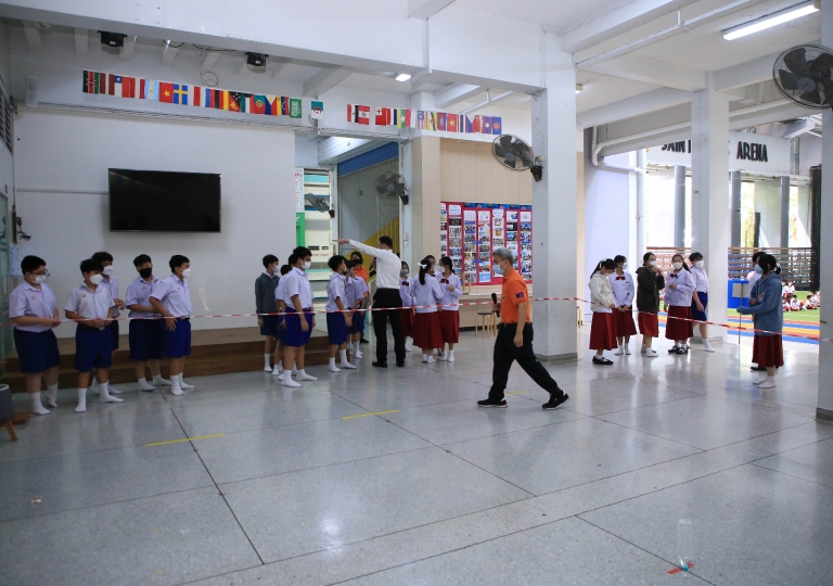 English Program invited Dr. Wannapong Taimpo, MUIC Associate Professor, to step up the SMART-Physics skills as well as the media and technological skills of Secondary 1-SMART students, 10 June 2022.