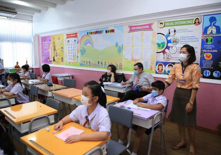 English program invited two guest professors from USA, Dr. Robert J. Bickner, and Dr. Pacharin Peyasantiwong for the teacher’s observation, 13 June 2022.