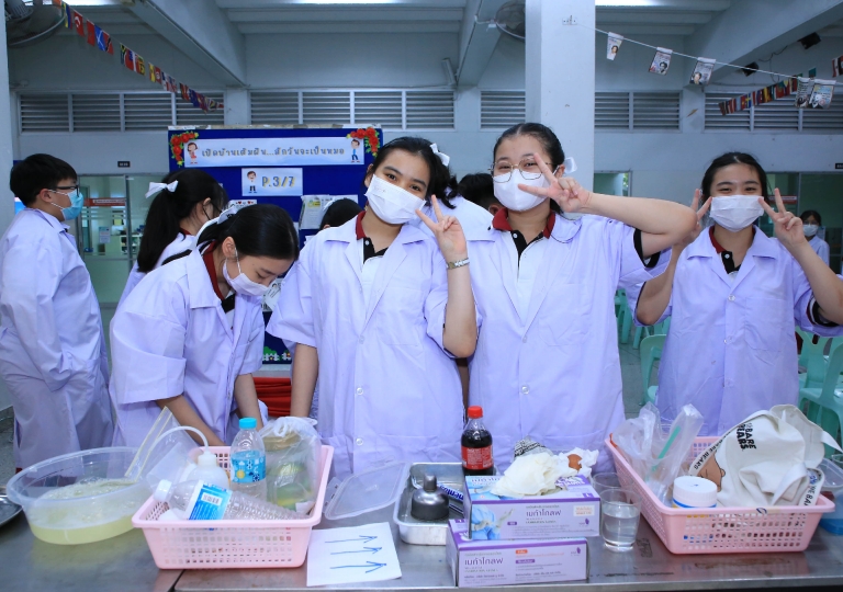English Program Science Department led by Ms. Sunisa Khaowphimai together with Level 3 Science teachers held the 5-minute Science Demo Competition: It is Our Time! for Secondary 1-3 students last 13-14 September 2022.