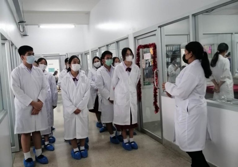 EP team led by Ms. Lalita Manyanont and Ms. Supranee Boonyard organized a study trip for secondary 1-3 SMART (Science, Mathematics and Research Technology) students on 30 November 2022.