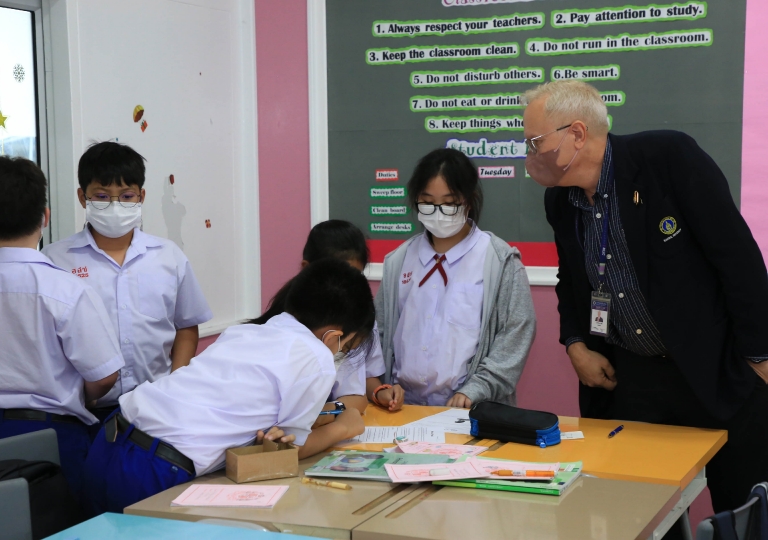 In continuation of the Annual External Teachers’ Observation project, English Program invited MUIC professor, and Science teaching and research expert Mr. Laird Allan to conduct professional teaching observations for teachers.
