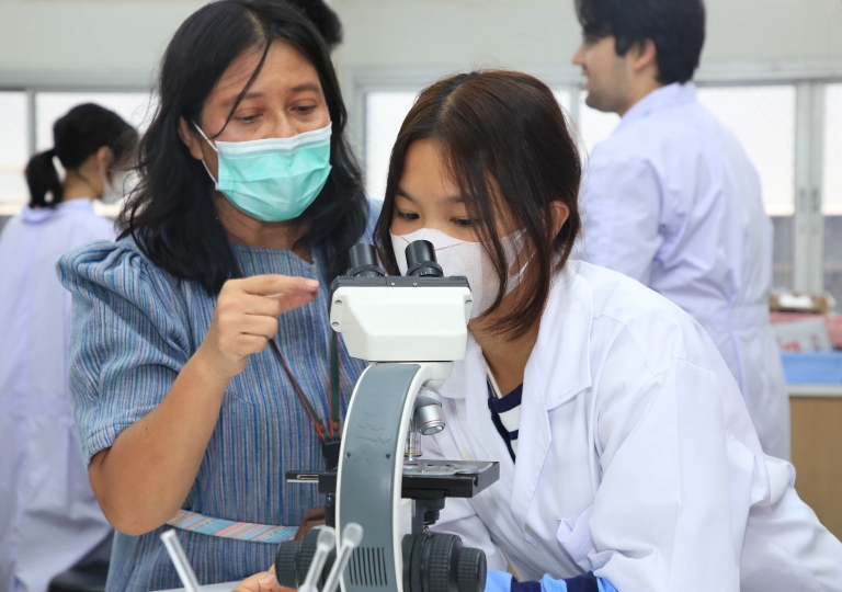 Mr. Bogdan Pangin and Miss Siriwan Yuthongkham organised the “Plant cell membrane behavior in the hypertonic and isotonic conditions laboratory activity” for Secondary 3-4 students.