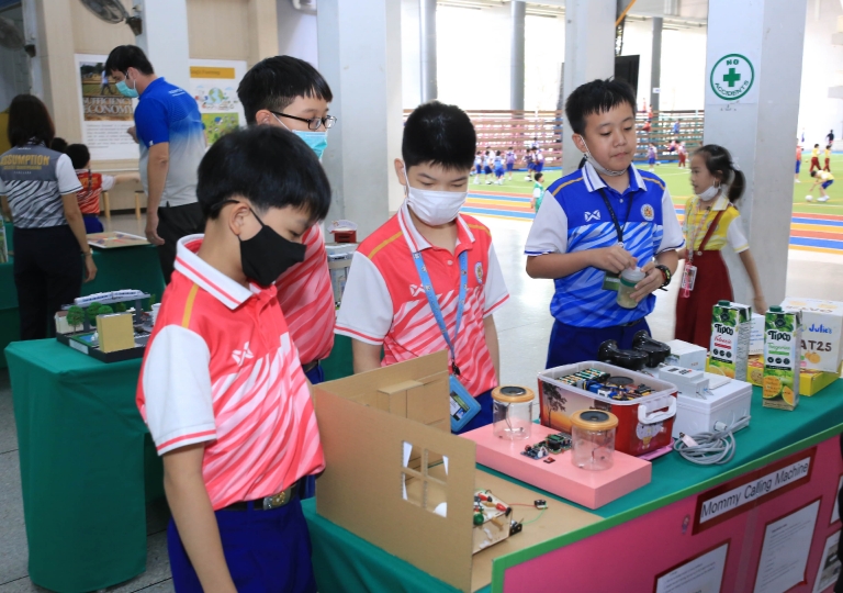 On 23-27 January 2023, Primary 1 to Secondary 3 students performed well in the STEM project activities during Mathematics week.