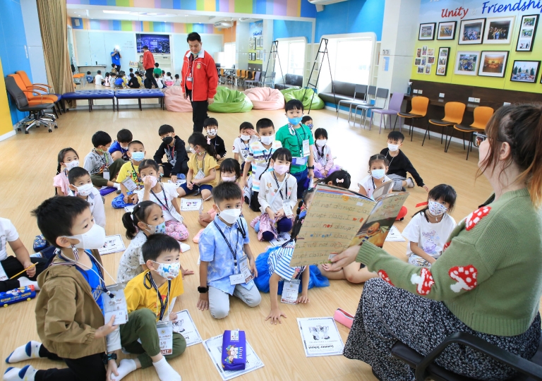 Primary 1 students had a fun crown making activity during their Homeroom with Ms. Supimporn Sutantiwannakul (P1/7), Ms. Donlathon Poolperm (P1/8), and Ms. Sutatip Sinsongkhla (P1/9).