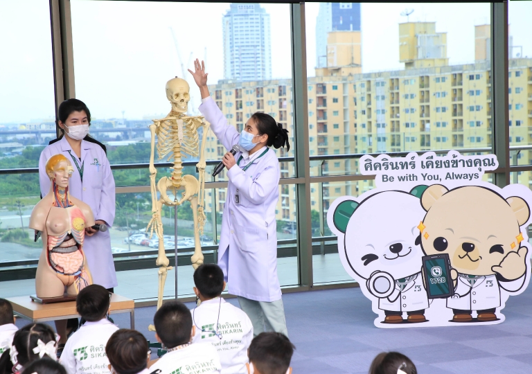 Primary 3 students, led by Ms. Siriwan Yuthongkham, Head of Discipline EP, Ms. Premrudee Kritcharoen, Head of Level 1 Discipline, together with P3 teachers went for “Be inspired, I want to be a physician” educational trip at Sikarin Hospital on 30th Augus