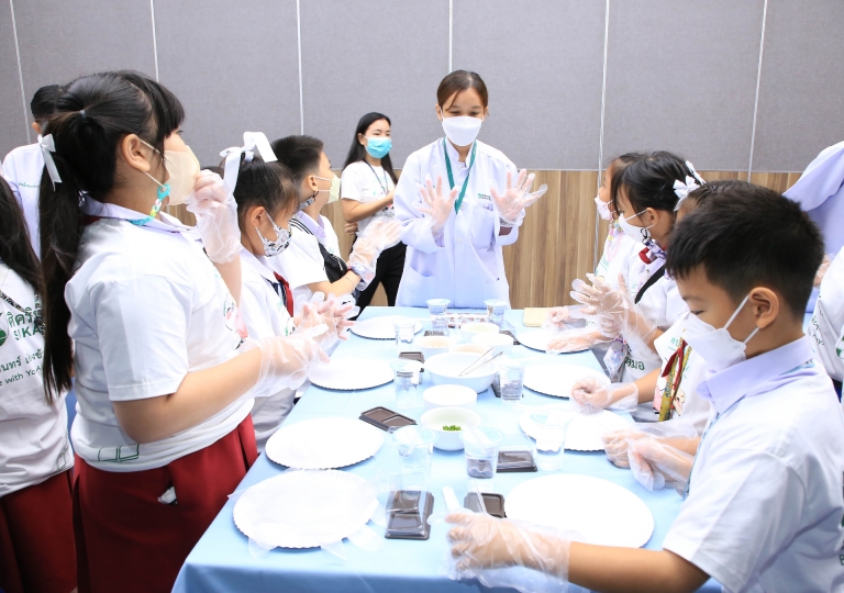 Primary 3 students, led by Ms. Siriwan Yuthongkham, Head of Discipline EP, Ms. Premrudee Kritcharoen, Head of Level 1 Discipline, together with P3 teachers went for “Be inspired, I want to be a physician” educational trip at Sikarin Hospital on 30th Augus