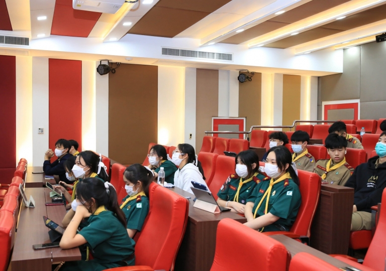 LINE_ALBUM_230210_80