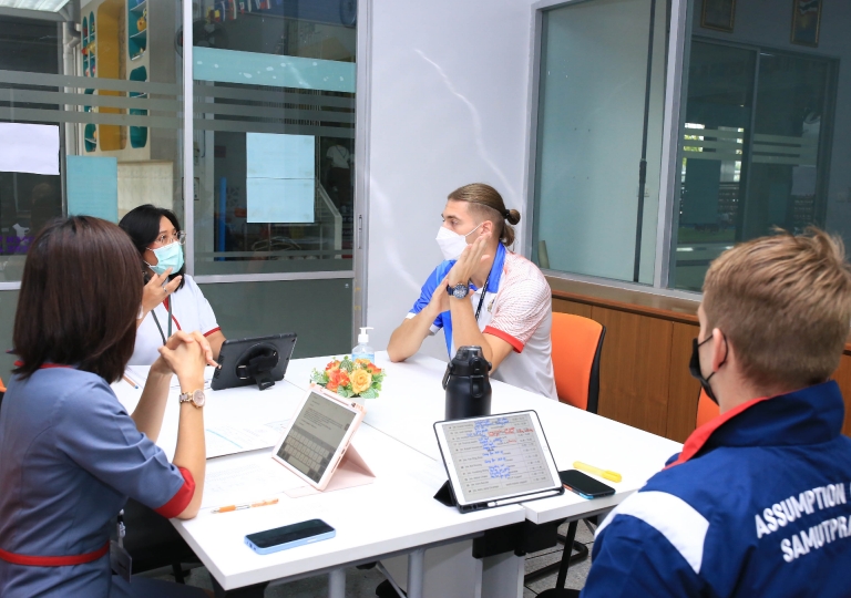The English Program Administrative team held our annual 1-on-1 Foreign Teachers Performance Feedback sessions to recognize and give appreciation to good teaching practices