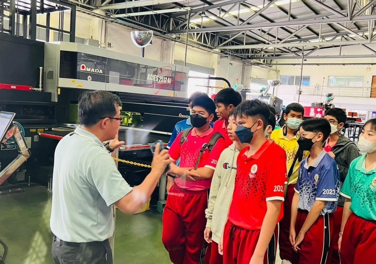  The English Program administrative team planned and organized elective subject study trips for Secondary 1-3 on 5 & 8 September 2023. Students explored different companies and locations, aligned to their elective subject class choice.  