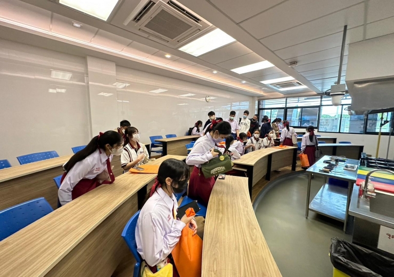 ACSP English Program in coordination with Dusit Thani College organised the DTC Campus tour on 6 June 2023 to inspire twenty-four Secondary 4 students who selected Trendy Culinary as their Free Elective.