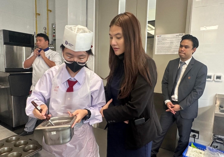 ACSP English Program in coordination with Dusit Thani College organised the Eyes Eat First Food Photography Workshop for Secondary 4 Trendy Culinary students at DTC Campus on 12 September 2023.