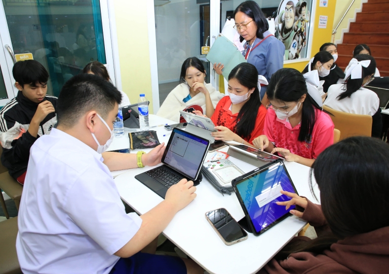 ACSP English Program invited Ajarn Ornanong Narasuwan, a Professional R&D leader and Design Thinking coach, who has over 15 years of management experience, for a Design Thinking Special workshop for Secondary 3 students on 9th January 2024.