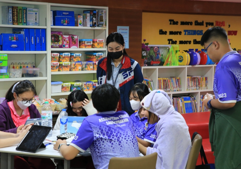 ACSP English Program invited Ajarn Ornanong Narasuwan, a Professional R&D leader and Design Thinking coach, who has over 15 years of management experience, for a Design Thinking Special workshop for Secondary 3 students on 9th January 2024.
