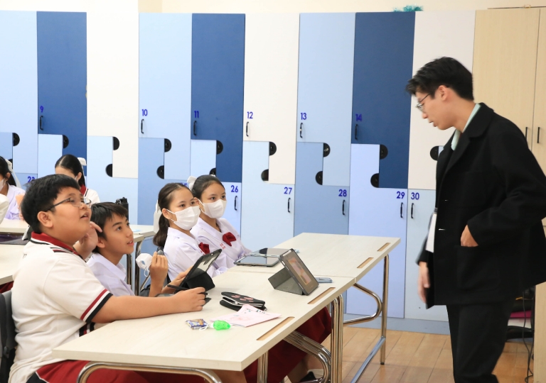 ACSP invited Ajarn Siravit Sinprasertrat, a STEM education coach, for a four-session Protozoa Research Project activity for the S1 SMART class. The four parts included: the protozoa, the microscopic world of protozoa, culturing, and scientific research.