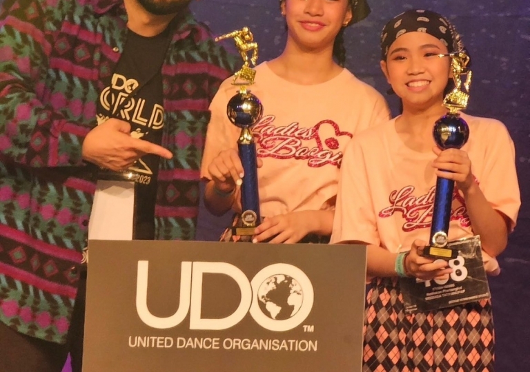 Congratulations to 2 English Program students who excelled in extracurricular competitions outside school, Karnsiree Prakobnoppakao of Primary 6/7 and Weesuda Tatiyanupap of Secondary 1/8.