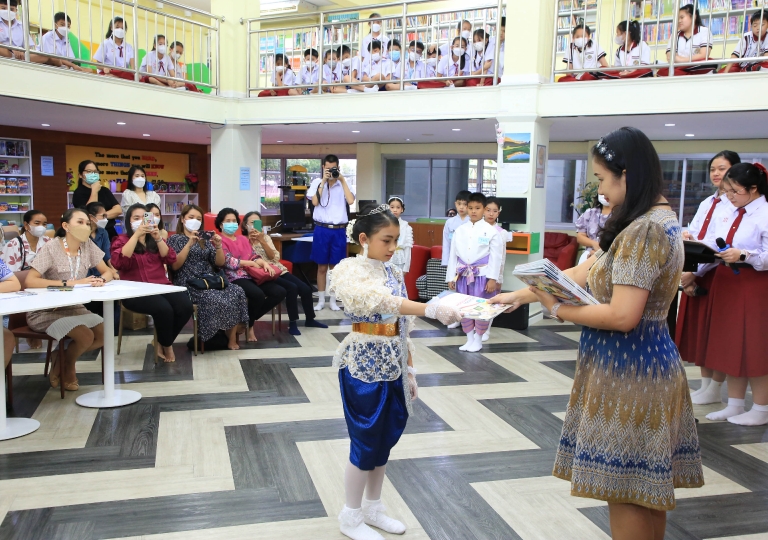 English Program, led by Ms. Siriwan Yuthongkham, Head of EP Discipline, organized 2 activities, namely the Thai Etiquette Training and EP Good Manners Competition from mid-August to 6 September 2023.